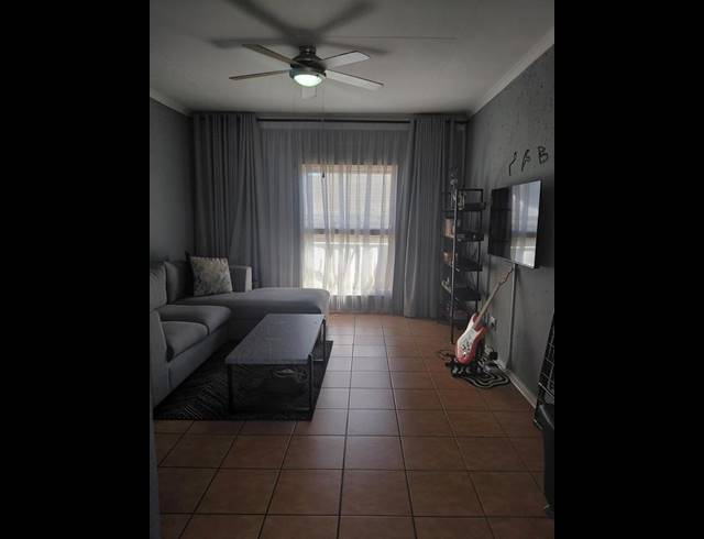 2 BEDROOM PROPERTY TO RENT IN MONTGOMERY PARK